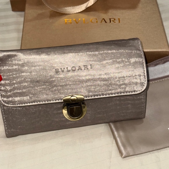 BVLGARI Limited Edition Gold Makeup Brushes Set with Makeup Pouch - Picture 2 of 11